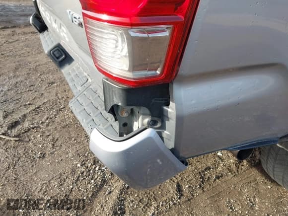 ✅ 2017 Toyota Tacoma TRD Sport • VIN: 3TMCZ5AN3HM060115 • Лот: 43562110. Опубликован ранее на IAAI с пробегом 155 293 миль. Бесплатный доступ к архиву аукционных продаж из США и подробный отчёт об истории автомобиля на DreamBid. Изображение 18.