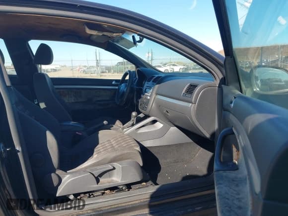 ✅ 2008 Volkswagen Golf GTI • VIN: WVWFV71K78W095833 • Lot: 43617988. Wystawiony na IAAI z przebiegiem 239 547 mil. Bezpłatny archiwum sprzedaży aukcyjnych z USA i szczegółowy raport historii pojazdu na DreamBid. Zdjęcie 5.