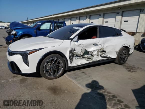 ✅ 2025 Kia K4 GT-Line • VIN: 3KPFW4DE4SE093847 • Lot: 67602635. Wystawiony na Copart z przebiegiem 3 669 mil. Bezpłatny archiwum sprzedaży aukcyjnych z USA i szczegółowy raport historii pojazdu na DreamBid. Zdjęcie 1.