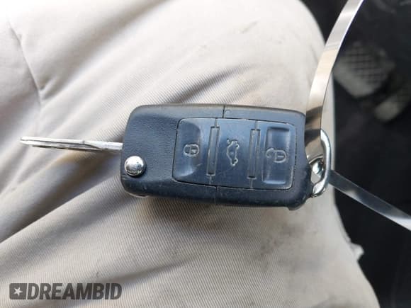 ✅ 2008 Volkswagen Beetle S • VIN: 3VWRW31C48M510003 • Lot: 41289418. Listed on IAAI with 203,798 mi. Free auction sales archive from the USA and detailed vehicle history report at DreamBid. Image 11.