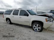 ✅ 2009 Chevrolet Suburban LTZ • VIN: 1GNFC36039R217259 • Lot: 62577305. Wystawiony na Copart z przebiegiem 131 692 mil. Bezpłatny archiwum sprzedaży aukcyjnych z USA i szczegółowy raport historii pojazdu na DreamBid. Zdjęcie 4.