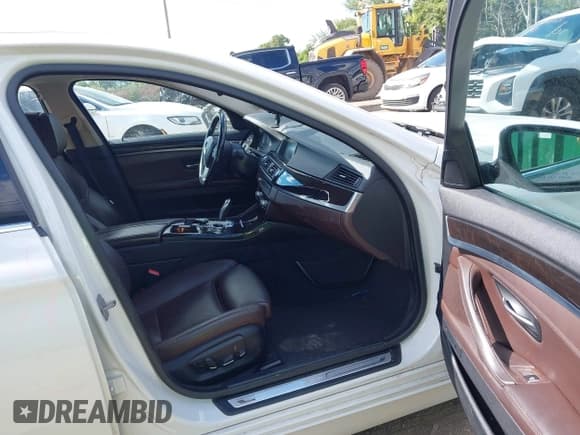 ✅ 2014 BMW 5 Series 528i xDrive • VIN: WBA5A7C57ED614026 • Лот: 43072437. Опубликован ранее на IAAI с пробегом 125 948 миль. Бесплатный доступ к архиву аукционных продаж из США и подробный отчёт об истории автомобиля на DreamBid. Изображение 5.