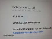 ✅ 2021 Tesla Model 3 Standard Range Plus • VIN: 5YJ3E1EAXMF854054 • Lot: 95093415. Wystawiony na Copart z przebiegiem 32 921 mil. Bezpłatny archiwum sprzedaży aukcyjnych z USA i szczegółowy raport historii pojazdu na DreamBid. Zdjęcie 9.
