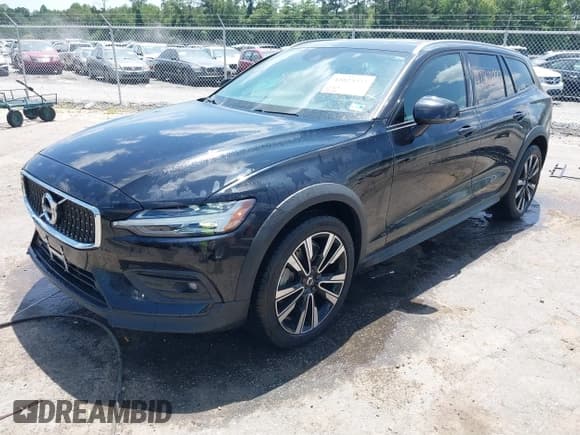 ✅ 2021 Volvo V60 • VIN: YV4102WK3M1074020 • Lot: 42823332. Wystawiony na IAAI z przebiegiem 31 166 mil. Bezpłatny archiwum sprzedaży aukcyjnych z USA i szczegółowy raport historii pojazdu na DreamBid. Zdjęcie 17.