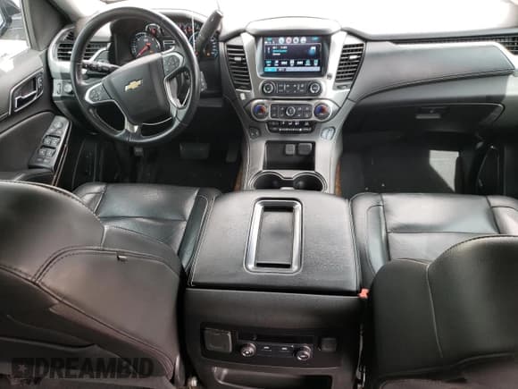 ✅ 2019 Chevrolet Suburban LT • VIN: 1GNSKHKC2KR298694 • Lot: 49498855. Wystawiony na Copart z przebiegiem 252 062 mil. Bezpłatny archiwum sprzedaży aukcyjnych z USA i szczegółowy raport historii pojazdu na DreamBid. Zdjęcie 8.