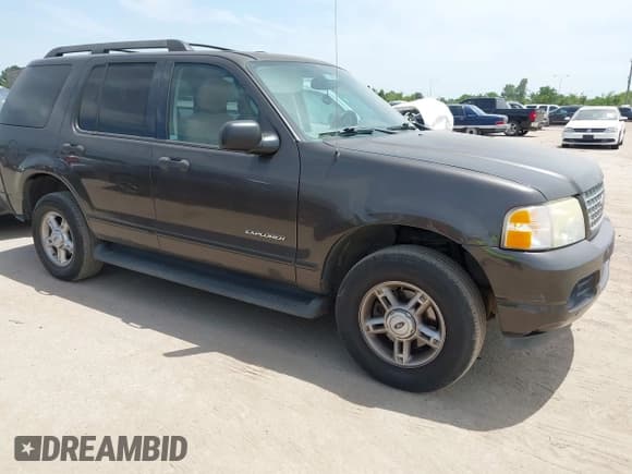 ✅ 2005 Ford Explorer XLT • VIN: 1FMZU63K45UB21038 • Lot: 42875047. Wystawiony na IAAI z przebiegiem 221 901 mil. Bezpłatny archiwum sprzedaży aukcyjnych z USA i szczegółowy raport historii pojazdu na DreamBid. Zdjęcie 1.