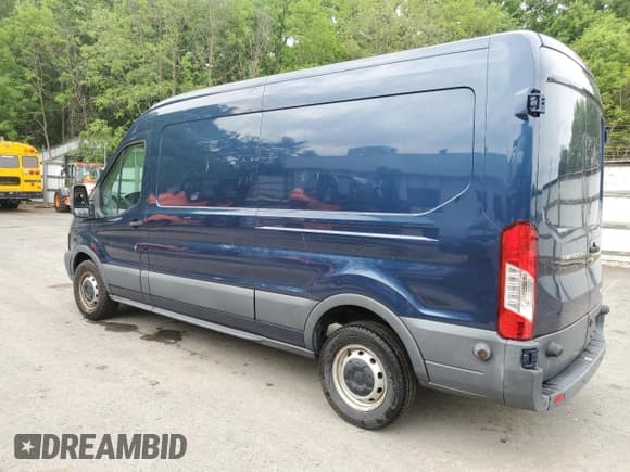 ✅ 2017 Ford Transit • VIN: 1FTYR2CM6HKA29960 • Lot: 56224535. Wystawiony na Copart z przebiegiem 266 620 mil. Bezpłatny archiwum sprzedaży aukcyjnych z USA i szczegółowy raport historii pojazdu na DreamBid. Zdjęcie 2.
