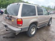 ✅ 1998 Ford Explorer XL • VIN: 1FMZU34E5WZA20652 • Lot: 42363619. Wystawiony na IAAI z przebiegiem 383 213 mil. Bezpłatny archiwum sprzedaży aukcyjnych z USA i szczegółowy raport historii pojazdu na DreamBid. Zdjęcie 4.