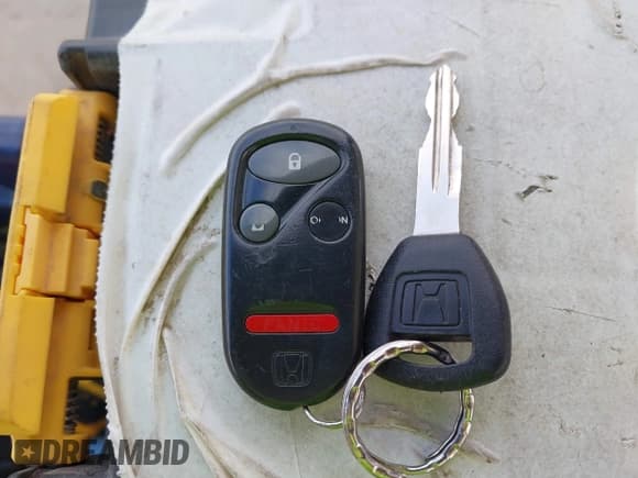 ✅ 1999 Honda Accord LX • VIN: JHMCG5548XC052405 • Лот: 42726332. Опубликован ранее на IAAI с пробегом 297 274 миль. Бесплатный доступ к архиву аукционных продаж из США и подробный отчёт об истории автомобиля на DreamBid. Изображение 11.