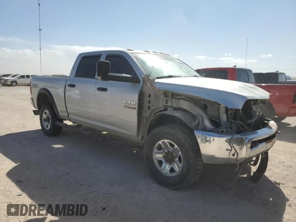 ✅ 2018 Ram 2500 Tradesman • VIN: 3C6UR5CLXJG160580 • Lot: 47655665. Wystawiony na Copart z przebiegiem 186 604 mil. Bezpłatny archiwum sprzedaży aukcyjnych z USA i szczegółowy raport historii pojazdu na DreamBid. Zdjęcie 4.