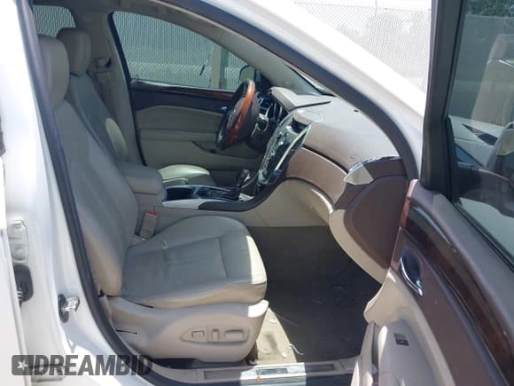 ✅ 2011 Cadillac SRX Performance Collection • VIN: 3GYFNBEY7BS585753 • Лот: 42278246. Опубликован ранее на IAAI с пробегом 233 329 миль. Бесплатный доступ к архиву аукционных продаж из США и подробный отчёт об истории автомобиля на DreamBid. Изображение 5.