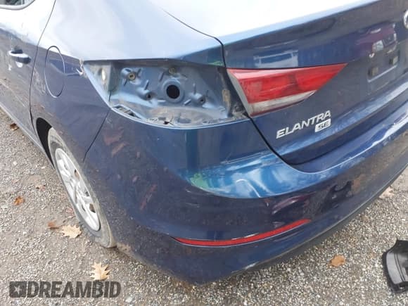 ✅ 2017 Hyundai Elantra SE • VIN: 5NPD74LF5HH104289 • Lot: 43802691. Listed on IAAI with 186,402 mi. Free auction sales archive from the USA and detailed vehicle history report at DreamBid. Image 15.