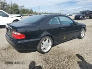 ✅ 2001 Mercedes-Benz CLK 320/430 • VIN: WDBLJ70G11F182465 • Лот: 81299454. Опубликован ранее на Copart с пробегом 99 524 миль. Бесплатный доступ к архиву аукционных продаж из США и подробный отчёт об истории автомобиля на DreamBid. Изображение 3.