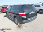 ✅ 2013 Toyota Highlander • VIN: 5TDZK3EHXDS126497 • Lot: 42827557. Wystawiony na IAAI z przebiegiem 207 946 mil. Bezpłatny archiwum sprzedaży aukcyjnych z USA i szczegółowy raport historii pojazdu na DreamBid. Zdjęcie 3.