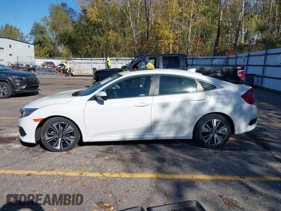 ✅ 2018 Honda Civic EX-L • VIN: JHMFC1F70JX033583 • Lot: 43484862. Listed on IAAI with 45,474 mi. Free auction sales archive from the USA and detailed vehicle history report at DreamBid. Image 14.