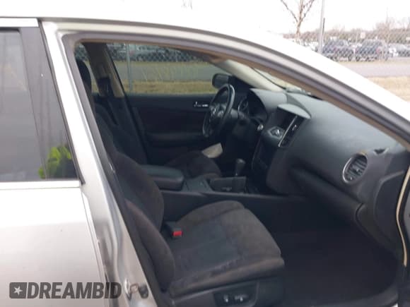 ✅ 2010 Nissan Maxima S • VIN: 1N4AA5AP9AC829813 • Лот: 40998161. Опубликован ранее на IAAI с пробегом 219 031 миль. Бесплатный доступ к архиву аукционных продаж из США и подробный отчёт об истории автомобиля на DreamBid. Изображение 5.