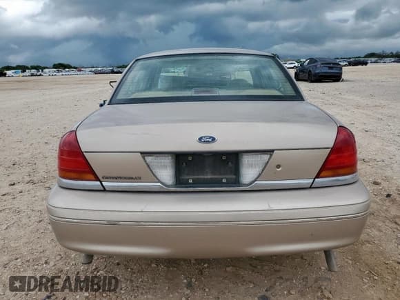 ✅ 1998 Ford Crown Victoria LX • VIN: 2FAFP74W1WX119043 • Lot: 63398405. Listed on Copart with 79,743 mi. Free auction sales archive from the USA and detailed vehicle history report at DreamBid. Image 6.