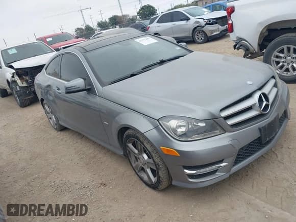 ✅ 2012 Mercedes-Benz C 250 • VIN: WDDGJ4HB6CF864731 • Lot: 41177482. Wystawiony na IAAI z przebiegiem 134 642 mil. Bezpłatny archiwum sprzedaży aukcyjnych z USA i szczegółowy raport historii pojazdu na DreamBid. Zdjęcie 1.