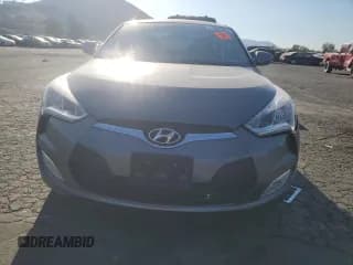✅ 2017 Hyundai Veloster • VIN: KMHTC6AD9HU313363 • Lot: 77983884. Wystawiony na Copart z przebiegiem 85 517 mil. Bezpłatny archiwum sprzedaży aukcyjnych z USA i szczegółowy raport historii pojazdu na DreamBid. Zdjęcie 5.