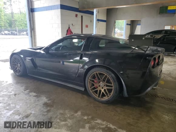 ✅ 2006 Chevrolet Corvette • VIN: 1G1YY25E865116420 • Lot: 56857535. Wystawiony na Copart z przebiegiem 52 345 mil. Bezpłatny archiwum sprzedaży aukcyjnych z USA i szczegółowy raport historii pojazdu na DreamBid. Zdjęcie 2.