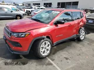 2025 Jeep Compass Latitude с VIN 3C4NJDBN1ST547688, выставлен на аукционе Copart как лот 84793225 с пробегом 16 918 миль миль и На запчасти • Non repairable. История ставок и продаж доступна на DreamBid. Изображение 1.