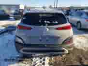 2023 Hyundai Kona SEL с VIN KM8K6CAB6PU958907, выставлен на аукционе Copart как лот 70792132 с пробегом 499 миль миль и . История ставок и продаж доступна на DreamBid. Изображение 6.