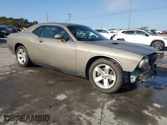 2010 Dodge Challenger SE z VIN 2B3CJ4DV1AH179963, wystawiony jako Copart lot #84362405 z przebiegiem 198 246 mil mil oraz Szkoda całkowita • Salvage title. Historia ofert i sprzedaży dostępna na DreamBid. Obrazek 4.