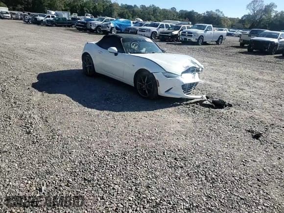 ✅ 2016 Mazda MX-5 Miata Grand Touring • VIN: JM1NDAD79G0118176 • Lot: 90621475. Wystawiony na Copart z przebiegiem 66 411 mil. Bezpłatny archiwum sprzedaży aukcyjnych z USA i szczegółowy raport historii pojazdu na DreamBid. Zdjęcie 13.