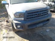 ✅ 2010 Toyota Sequoia Platinum • VIN: 5TDDW5G14AS028670 • Lot: 43375661. Wystawiony na IAAI z przebiegiem Nie podano. Bezpłatny archiwum sprzedaży aukcyjnych z USA i szczegółowy raport historii pojazdu na DreamBid. Zdjęcie 6.