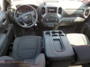 ✅ 2021 Chevrolet Silverado 1500 Custom • VIN: 1GCRYBEK3MZ126361 • Lot: 68019694. Wystawiony na Copart z przebiegiem 87 352 mil. Bezpłatny archiwum sprzedaży aukcyjnych z USA i szczegółowy raport historii pojazdu na DreamBid. Zdjęcie 8.