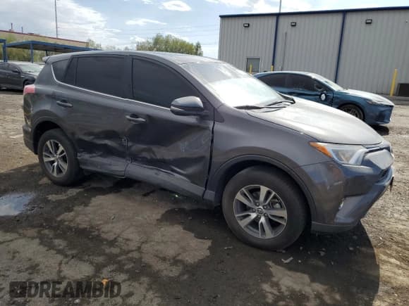 ✅ 2018 Toyota RAV4 XLE • VIN: 2T3RFREV8JW796749 • Лот: 63842025. Опубликован ранее на Copart с пробегом 79 220 миль. Бесплатный доступ к архиву аукционных продаж из США и подробный отчёт об истории автомобиля на DreamBid. Изображение 4.