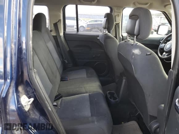 ✅ 2014 Jeep Patriot • VIN: 1C4NJPAB6ED822877 • Lot: 80121384. Wystawiony na Copart z przebiegiem 171 962 mil. Bezpłatny archiwum sprzedaży aukcyjnych z USA i szczegółowy raport historii pojazdu na DreamBid. Zdjęcie 11.