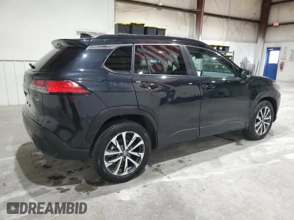 ✅ 2025 Toyota Corolla Cross XLE • VIN: 7MUEAAAG1SV132632 • Лот: 90059945. Опубликован ранее на Copart с пробегом 18 223 миль. Бесплатный доступ к архиву аукционных продаж из США и подробный отчёт об истории автомобиля на DreamBid. Изображение 3.