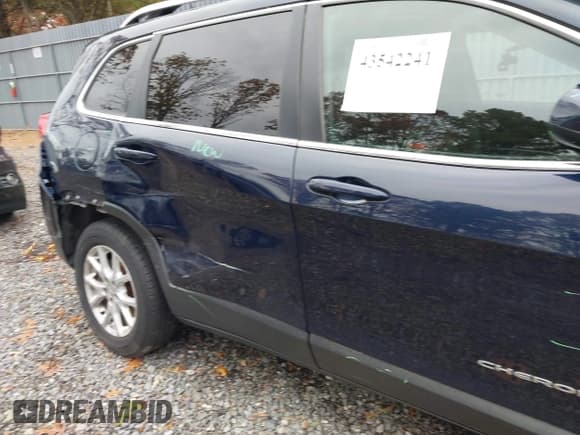 ✅ 2015 Jeep Cherokee Latitude • VIN: 1C4PJMCBXFW744341 • Lot: 43542241. Wystawiony na IAAI z przebiegiem 134 020 mil. Bezpłatny archiwum sprzedaży aukcyjnych z USA i szczegółowy raport historii pojazdu na DreamBid. Zdjęcie 6.