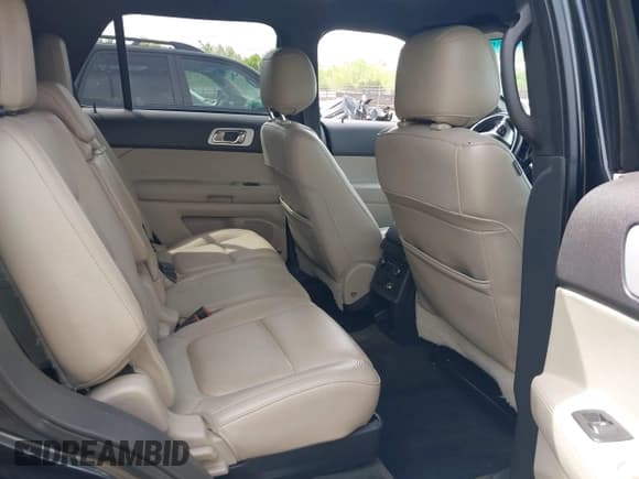 ✅ 2015 Ford Explorer Limited • VIN: 1FM5K7F84FGA56640 • Lot: 42066368. Wystawiony na IAAI z przebiegiem 137 454 mil. Bezpłatny archiwum sprzedaży aukcyjnych z USA i szczegółowy raport historii pojazdu na DreamBid. Zdjęcie 8.