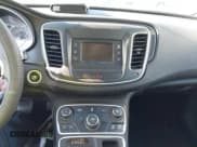 ✅ 2015 Chrysler 200 Limited • VIN: 1C3CCCAB7FN703925 • Lot: 43728662. Wystawiony na IAAI z przebiegiem 207 509 mil. Bezpłatny archiwum sprzedaży aukcyjnych z USA i szczegółowy raport historii pojazdu na DreamBid. Zdjęcie 13.