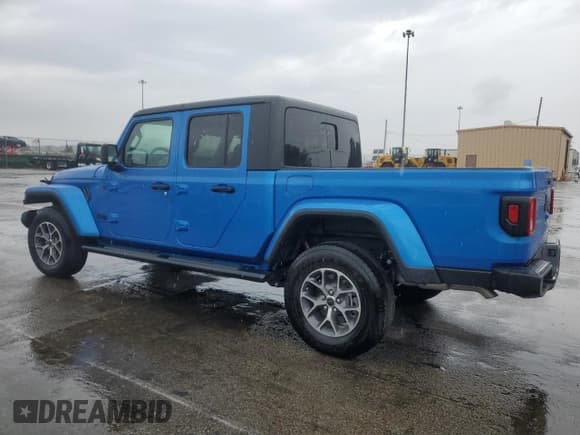 ✅ 2024 Jeep Gladiator Sport S • VIN: 1C6HJTAG8RL106129 • Lot: 81694175. Wystawiony na Copart z przebiegiem 12 399 mil. Bezpłatny archiwum sprzedaży aukcyjnych z USA i szczegółowy raport historii pojazdu na DreamBid. Zdjęcie 2.