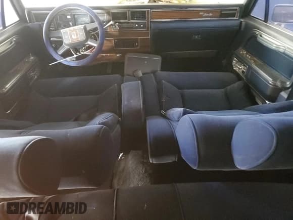 ✅ 1988 Lincoln Town Car • VIN: 1LNBM82F7JY831474 • Lot: 83751464. Listed on Copart with 289,494 mi. Free auction sales archive from the USA and detailed vehicle history report at DreamBid. Image 8.