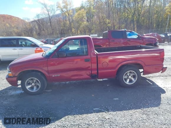 ✅ 2001 Chevrolet S-10 • VIN: 1GCCS145018257861 • Лот: 43582992. Опубликован ранее на IAAI с пробегом 294 941 миль. Бесплатный доступ к архиву аукционных продаж из США и подробный отчёт об истории автомобиля на DreamBid. Изображение 14.