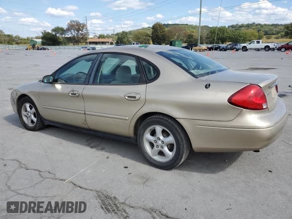 ✅ 2001 Ford Taurus SES • VIN: 1FAFP55UX1G205533 • Лот: 86214915. Опубликован ранее на Copart с пробегом 144 486 миль. Бесплатный доступ к архиву аукционных продаж из США и подробный отчёт об истории автомобиля на DreamBid. Изображение 2.