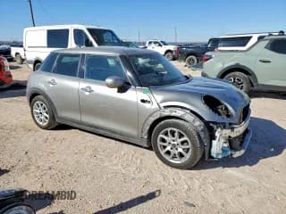 ✅ 2020 MINI Hardtop 4 Door Cooper • VIN: WMWXU7C08L2M07643 • Lot: 93939875. Wystawiony na Copart z przebiegiem 85 321 mil. Bezpłatny archiwum sprzedaży aukcyjnych z USA i szczegółowy raport historii pojazdu na DreamBid. Zdjęcie 4.