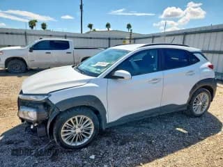 ✅ 2019 Hyundai Kona SEL • VIN: KM8K22AA0KU232885 • Лот: 80388445. Опубликован ранее на Copart с пробегом 68 154 миль. Бесплатный доступ к архиву аукционных продаж из США и подробный отчёт об истории автомобиля на DreamBid. Изображение 1.