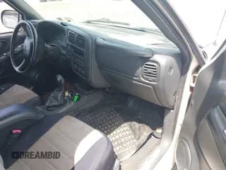 ✅ 2003 Chevrolet Blazer LS • VIN: 1GNCT18X83K143404 • Lot: 42572749. Wystawiony na IAAI z przebiegiem 182 362 mil. Bezpłatny archiwum sprzedaży aukcyjnych z USA i szczegółowy raport historii pojazdu na DreamBid. Zdjęcie 5.