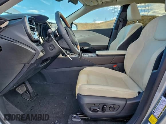 ✅ 2024 Lexus RX 350 Luxury • VIN: 2T2BAMCA2RC061236 • Lot: 94712645. Wystawiony na Copart z przebiegiem 16 000 mil. Bezpłatny archiwum sprzedaży aukcyjnych z USA i szczegółowy raport historii pojazdu na DreamBid. Zdjęcie 7.