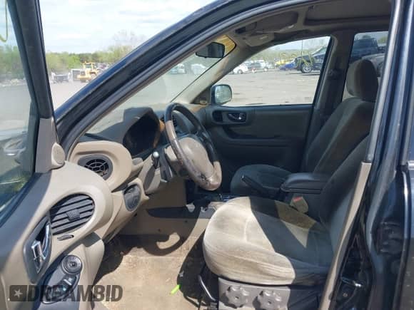 ✅ 2004 Hyundai Santa Fe GLS • VIN: KM8SC13D94U747420 • Лот: 42091747. Размещён на IAAI с пробегом 198 003 миль миль. Получите бесплатный доступ к архиву аукционных продаж из США и посмотрите подробный отчёт об истории автомобиля на DreamBid. Изображение 5.