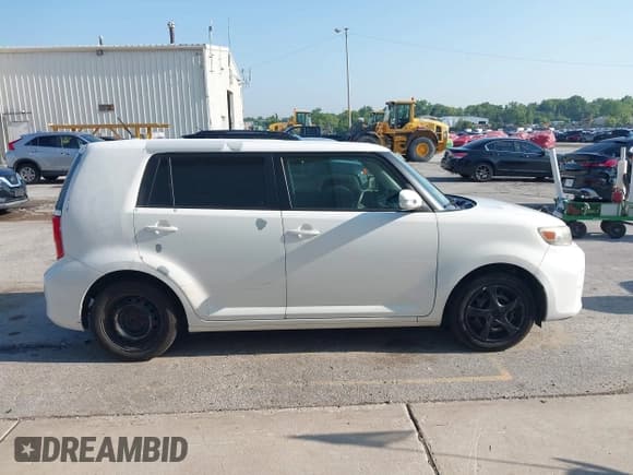 ✅ 2012 Scion xB • VIN: JTLZE4FE4CJ012299 • Lot: 42983181. Wystawiony na IAAI z przebiegiem 119 167 mil. Bezpłatny archiwum sprzedaży aukcyjnych z USA i szczegółowy raport historii pojazdu na DreamBid. Zdjęcie 13.