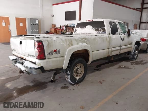 ✅ 2004 Chevrolet Silverado 2500HD LT • VIN: 1GCHK29114E207770 • Lot: 43854934. Wystawiony na IAAI z przebiegiem Nie podano. Bezpłatny archiwum sprzedaży aukcyjnych z USA i szczegółowy raport historii pojazdu na DreamBid. Zdjęcie 4.