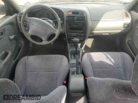 ✅ 2000 Suzuki Esteem GL • VIN: JS2GB41S8Y5184253 • Lot: 91134435. Wystawiony na Copart z przebiegiem 66 688 mil. Bezpłatny archiwum sprzedaży aukcyjnych z USA i szczegółowy raport historii pojazdu na DreamBid. Zdjęcie 8.