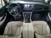 ✅ 2018 Buick Envision Essence • VIN: LRBFX1SA0JD028200 • Lot: 54700704. Wystawiony na Copart z przebiegiem 70 732 mil. Bezpłatny archiwum sprzedaży aukcyjnych z USA i szczegółowy raport historii pojazdu na DreamBid. Zdjęcie 8.