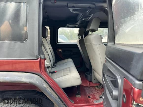 ✅ 2008 Jeep Wrangler Unlimited Rubicon • VIN: 1J8GA69198L599929 • Lot: 71301415. Wystawiony na Copart z przebiegiem 234 168 mil. Bezpłatny archiwum sprzedaży aukcyjnych z USA i szczegółowy raport historii pojazdu na DreamBid. Zdjęcie 6.